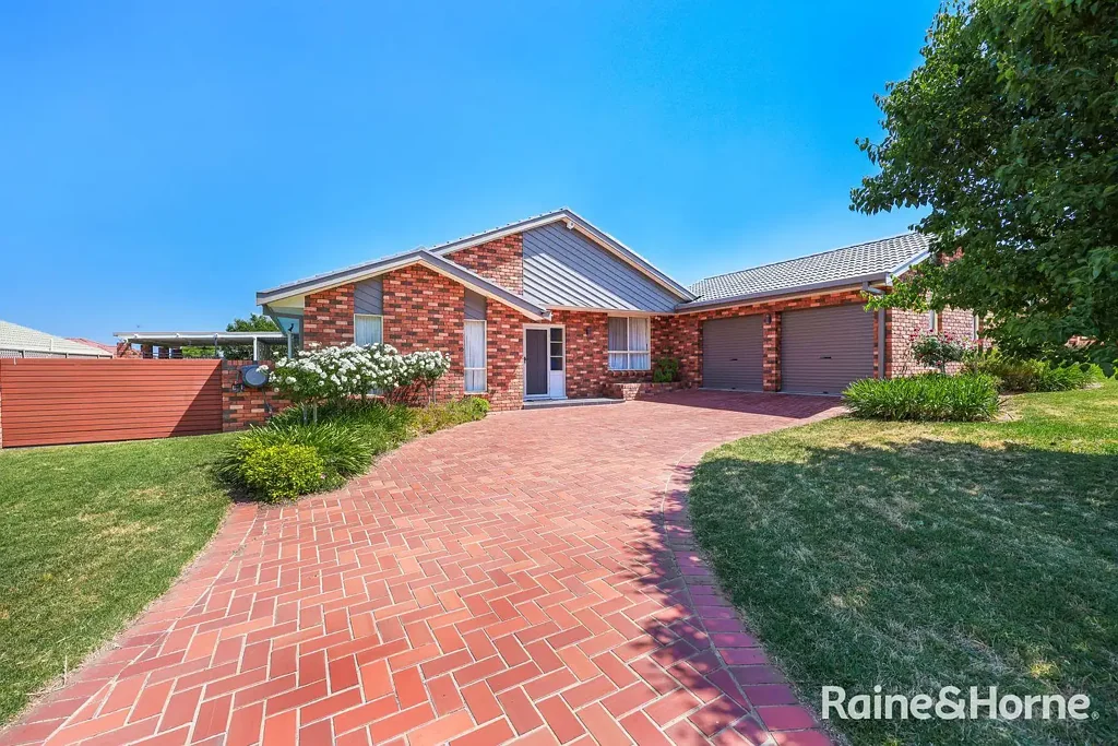 Tamworth 4房  Prestigious Family Living with Pool & Side Access