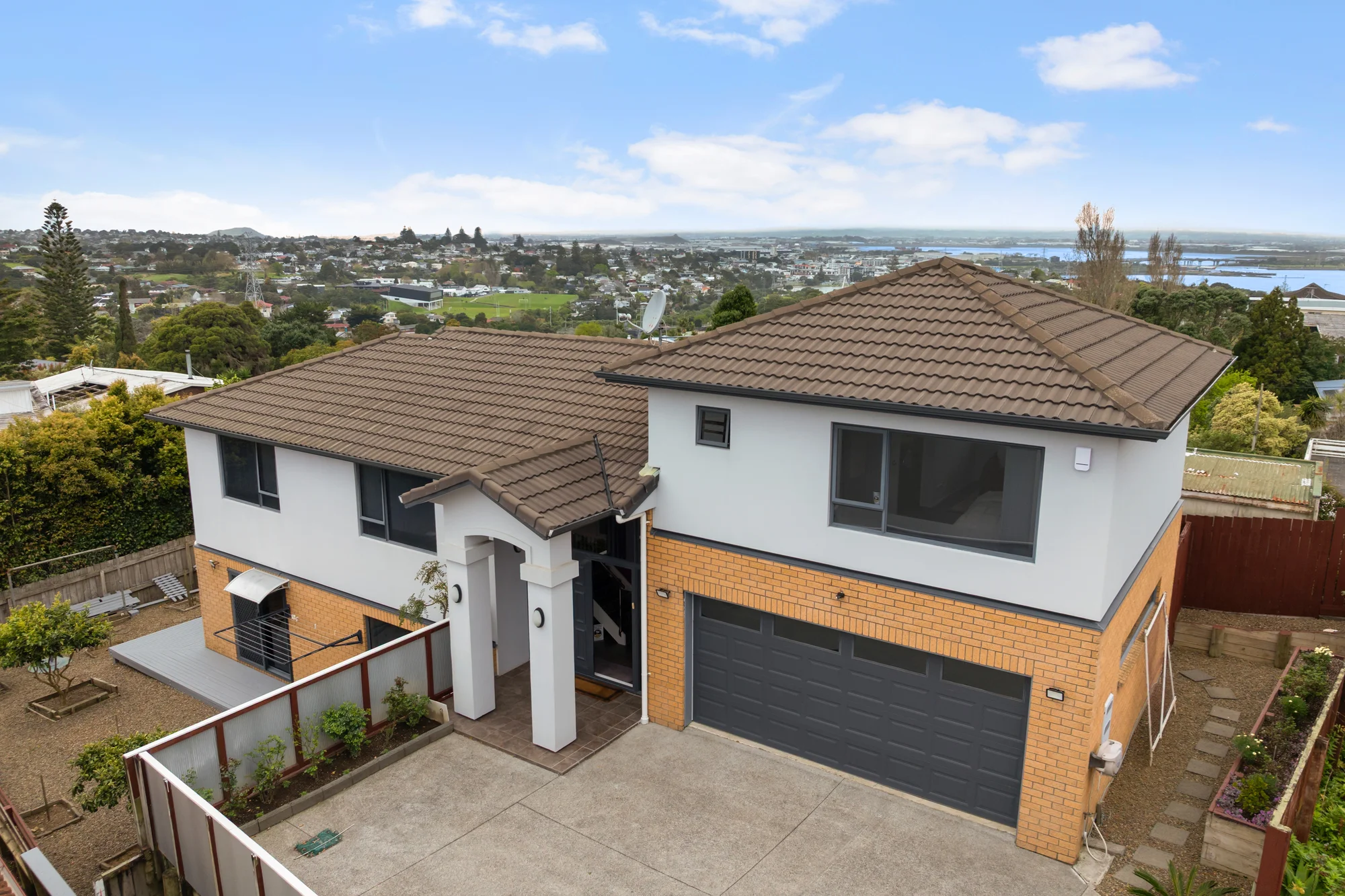 Hillsborough 4Zimmer Elevated Freehold Family Home