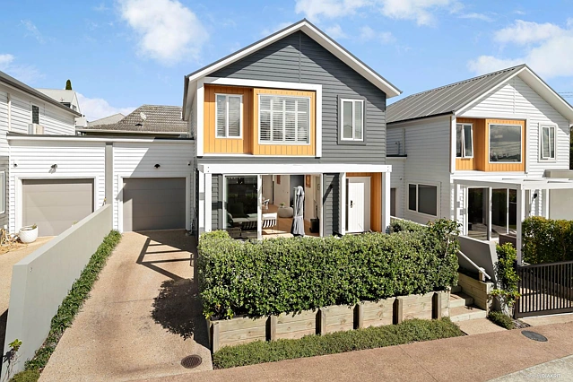 3 The Bays Rise, Murrays Bay, North Shore City