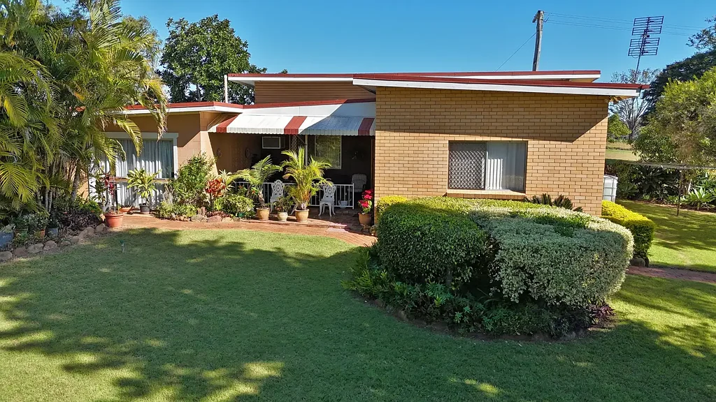 Lower Tenthill  Charming Country Retreat on over an acre