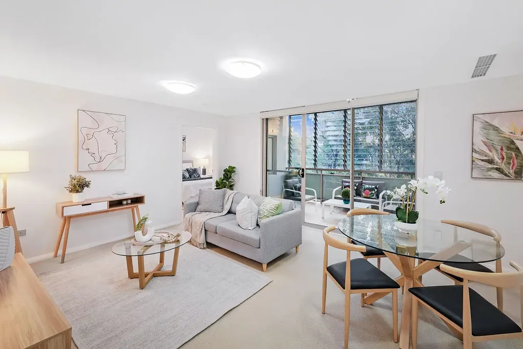 Bright & Modern Apartment in Security Complex – Walk to Turramurra Station