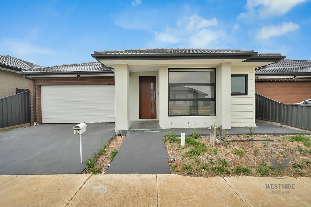 Spacious 4-Bedroom Family Home in the Heart of Grove Estate, Tarneit