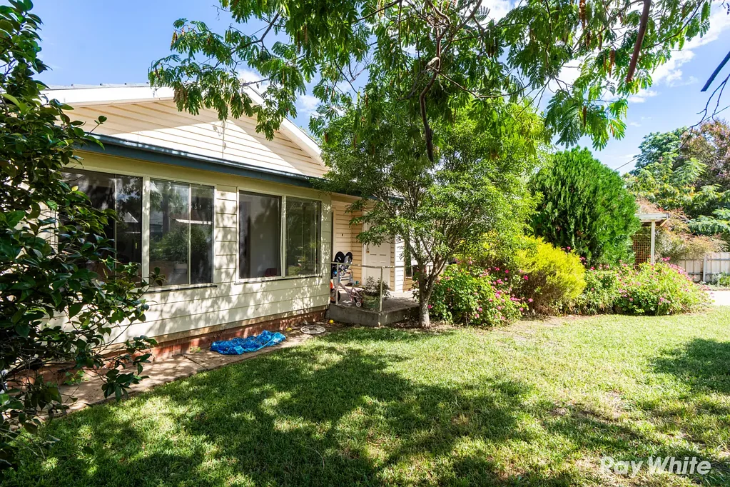 84 Tichborne Crescent, Kooringal, NSW 2650