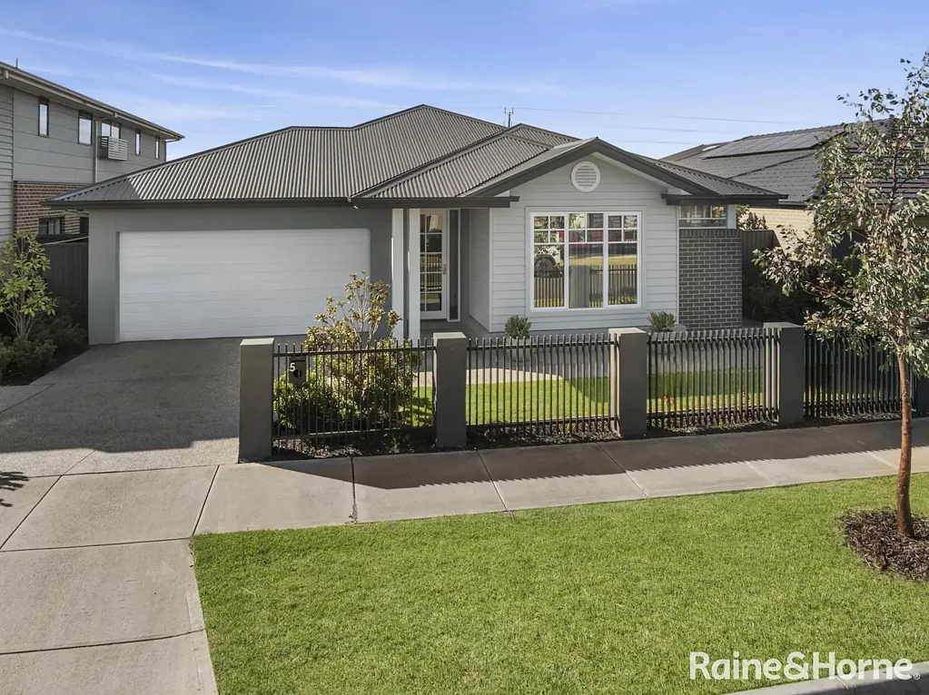 Sunbury 4Zimmer Family Showpiece Stunner in the Redstone Estate