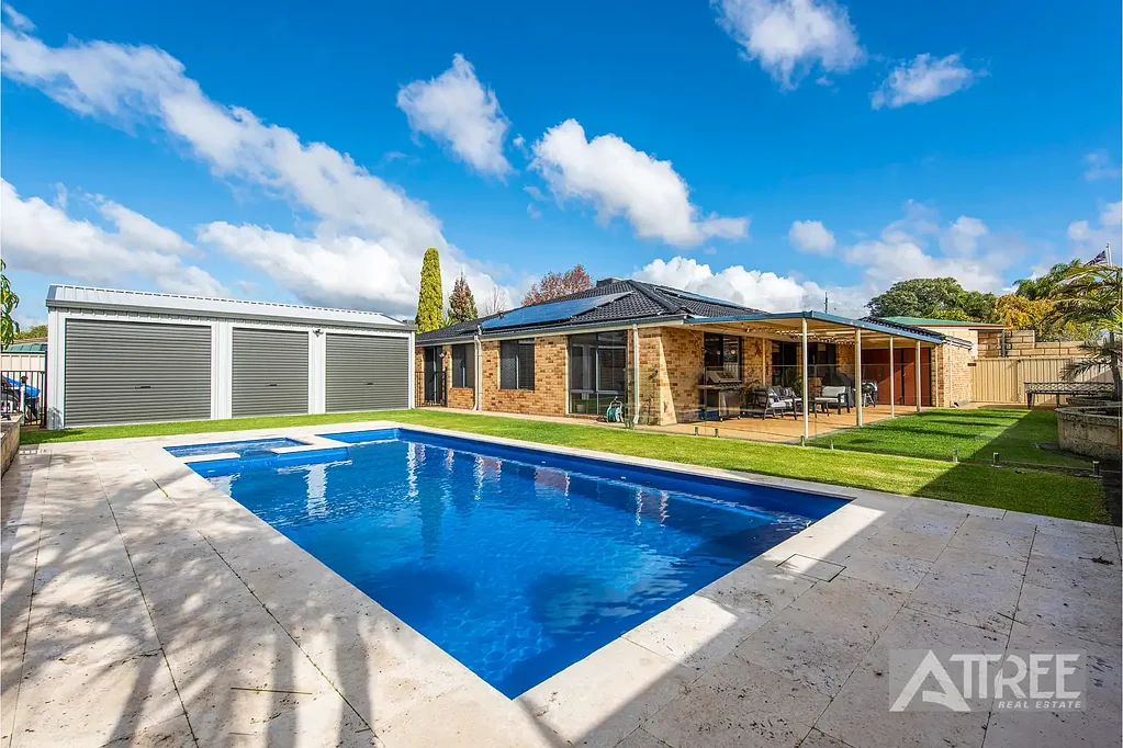 Canning Vale 5chambre Spacious Family Entertainer with Pool, Workshop & Prime Location on 837sqm