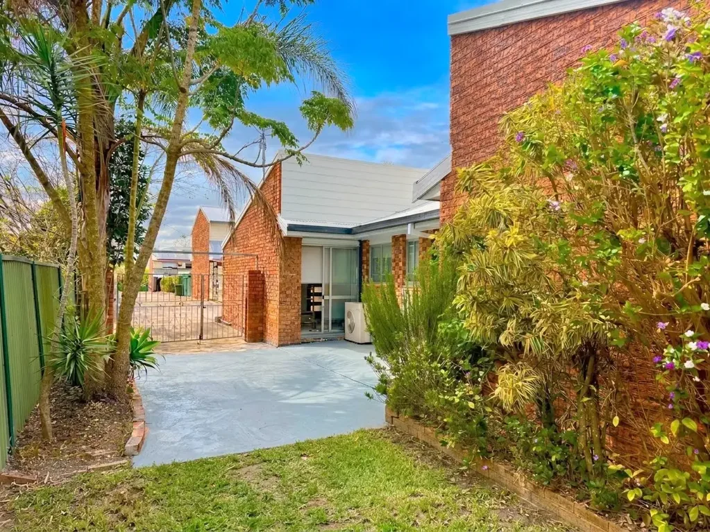 Logan Central 3 Bedroom Charming Townhouse – Oh So Convenient!