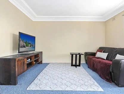 1 Pine Cres & 51 Heaslip Street, Coniston, NSW 2500, 9 Kuwarto, 8 Banyo, Unit