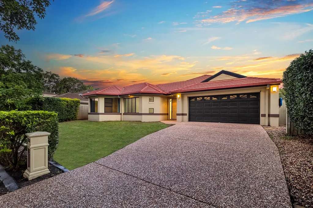 Forest Lake 4બેડરૂમ Large Family Home Available Now!