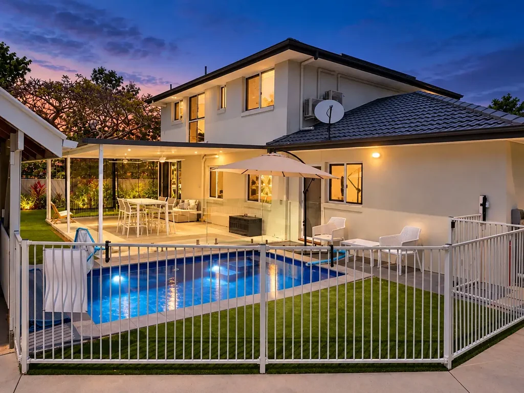 Labas ng Bahay - Address Withheld, Mooloolaba, QLD 4557