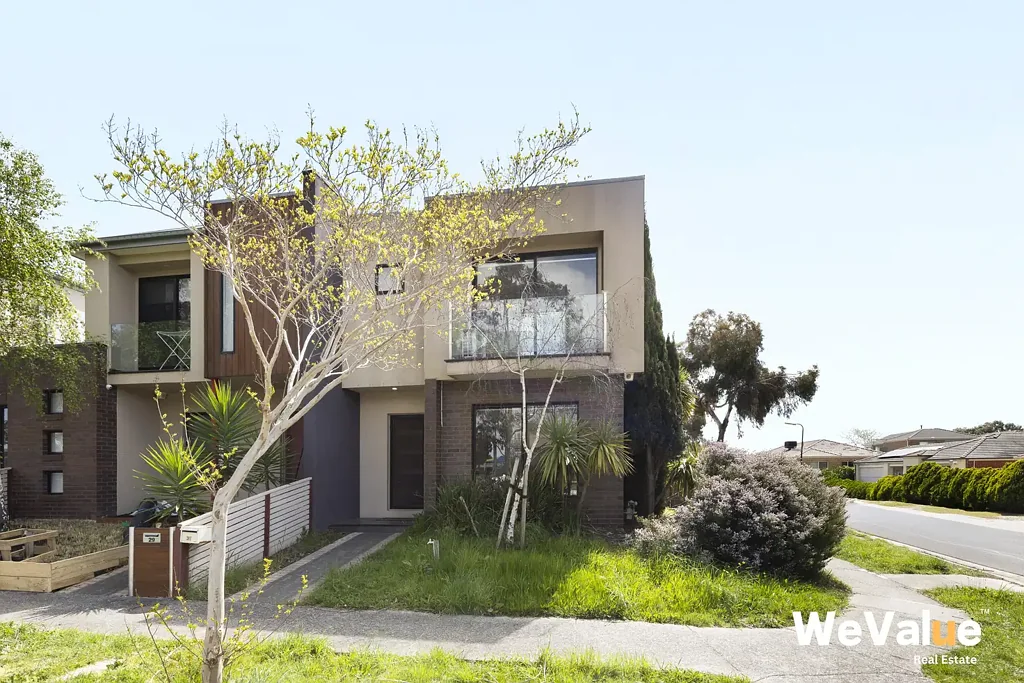 Roxburgh Park 3房 精致装修 3卧2卫 开放式起居 时尚厨房 不锈钢电器 主卧套间浴 公园阳台 低维护户外 便捷通勤 Stylish, Spacious & Perfectly Positioned