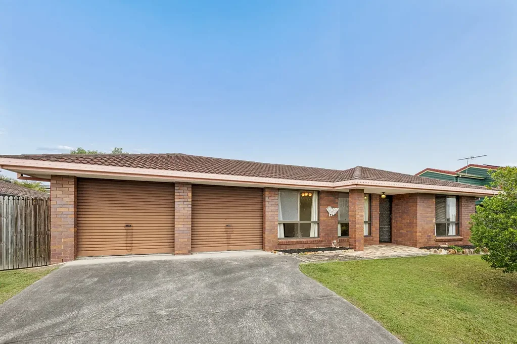Algester 4Kwarto SOLID, SPACIOUS & READY TO BE REIMAGENED ON 630M2!