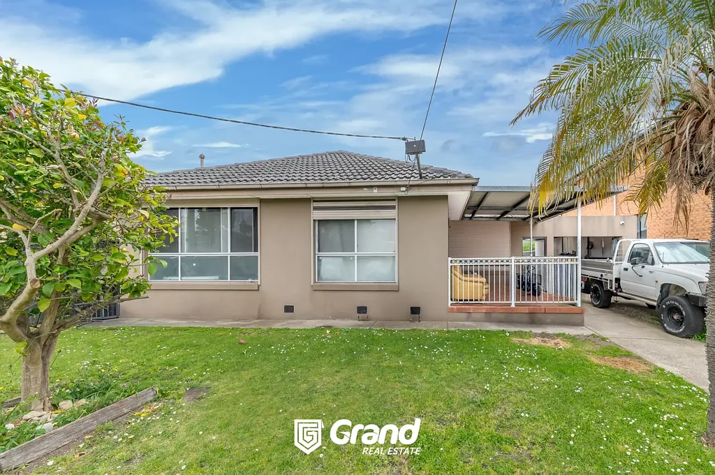 Dandenong 8Zimmer Fully Compliant 8-Room Rooming House + $129,000+ Income on 690sqm Land – High Demand Dandenong Investment (STCA) !
