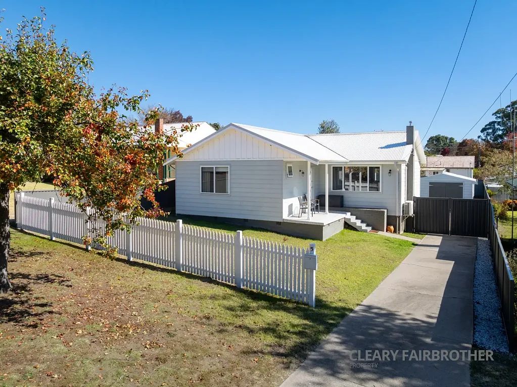 South Bathurst 3房  Beautifully Renovated South Bathurst Home in a Prime Lifestyle Location