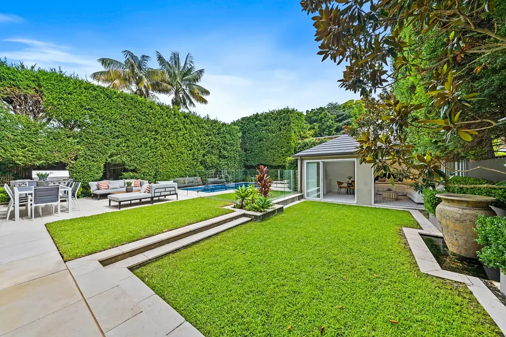 Rose Bay 6Zimmer Enchanting Harbourside Family Home, footsteps to Waterfront, 730sqm approx Sundrenched Level Gardens, Pool & Ideal Walk to Everywhere Lifestyle