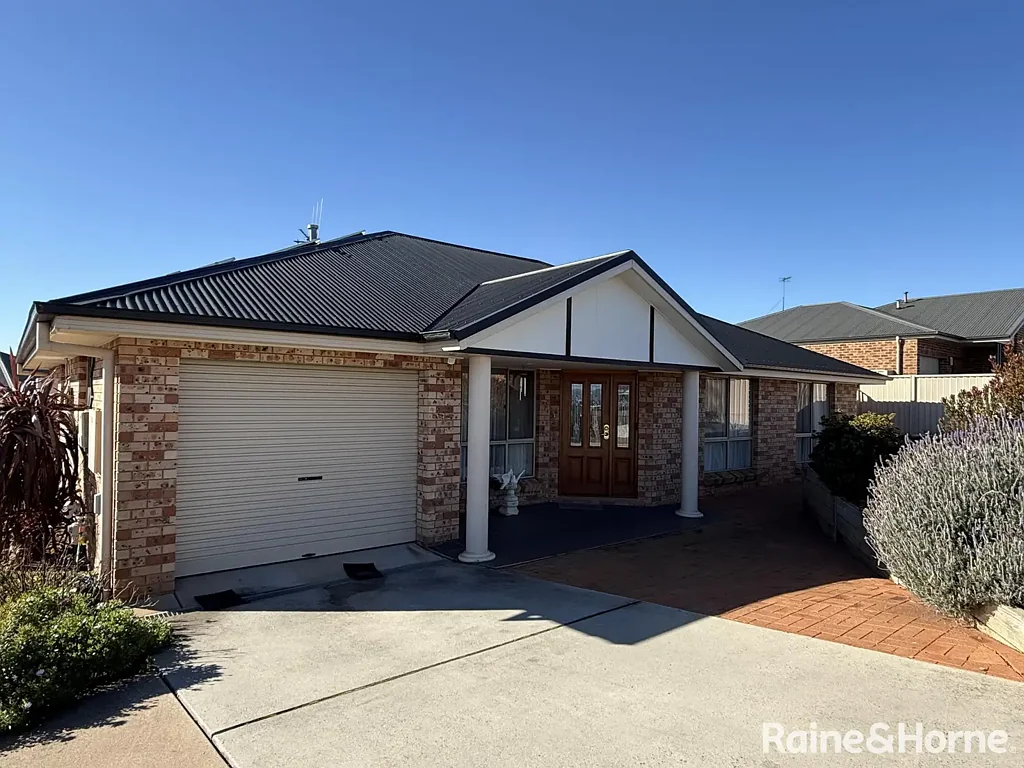 Orange 3房  Low Maintenance - Spacious & Sunny Living Areas & a Flexible Layout