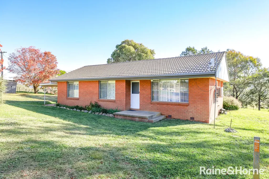 Rural Home- 20 minutes from Bathurst- Available NOW !!!