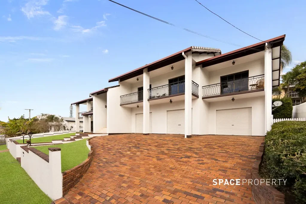 Toowong 6房 Toowong的地标性房产，拥有无限可能！ A Landmark Toowong Property with Endless Possibilities!