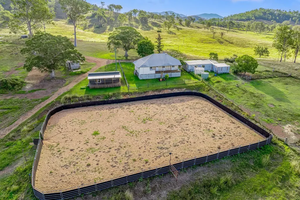 Woolooga Character Home, Creek Frontage & Outstanding Grazing Country
