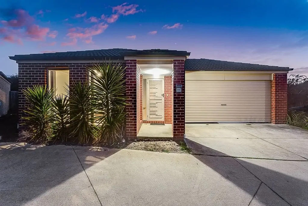 Well-Presented Three-Bedroom Unit in Prime Cranbourne Location!!