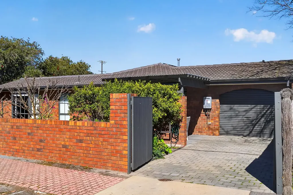 Glenelg South 3房  Relaxed Coastal Living, Just Moments from the Beach in Glenelg South