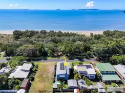 24 Coolwaters Esplanade, Kinka Beach