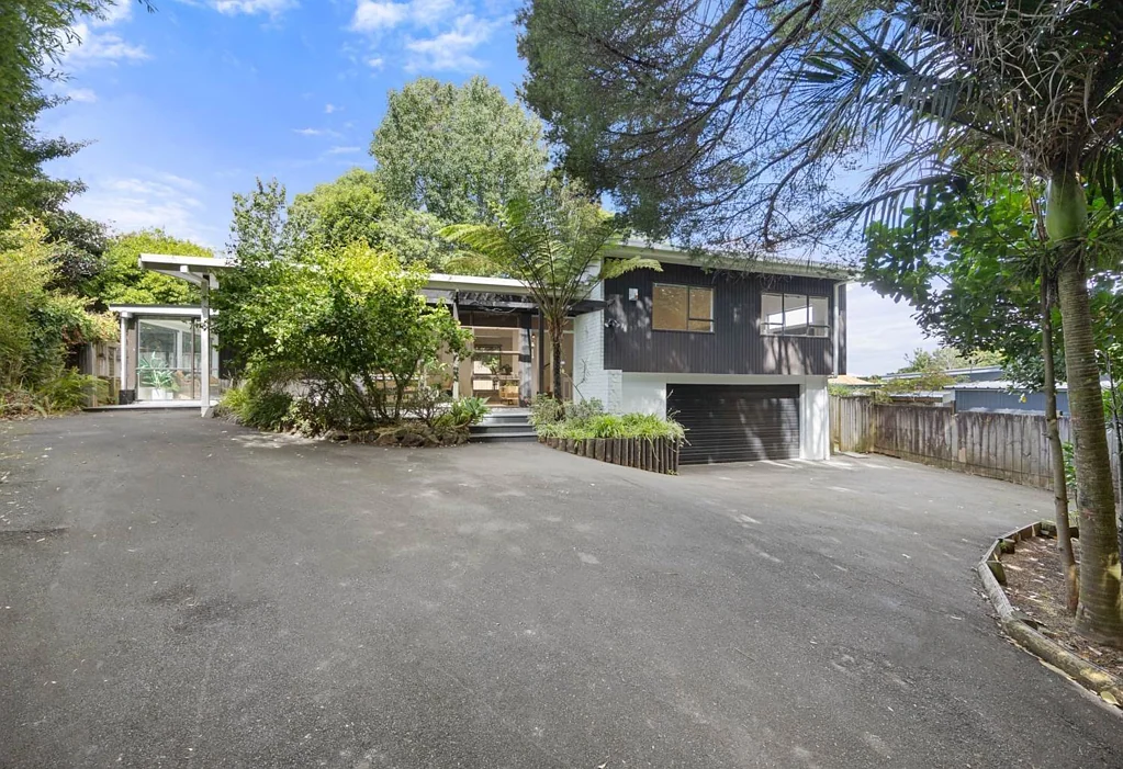 Spacious Family Living with Privacy & Versatil...