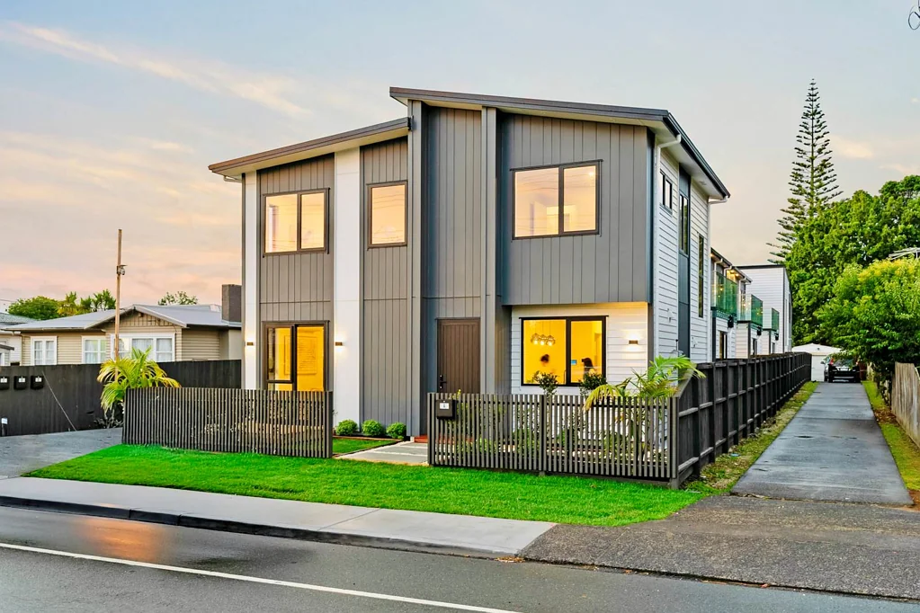126 ABCDE Chivalry Road, Glenfield, North Shore City, Auckland