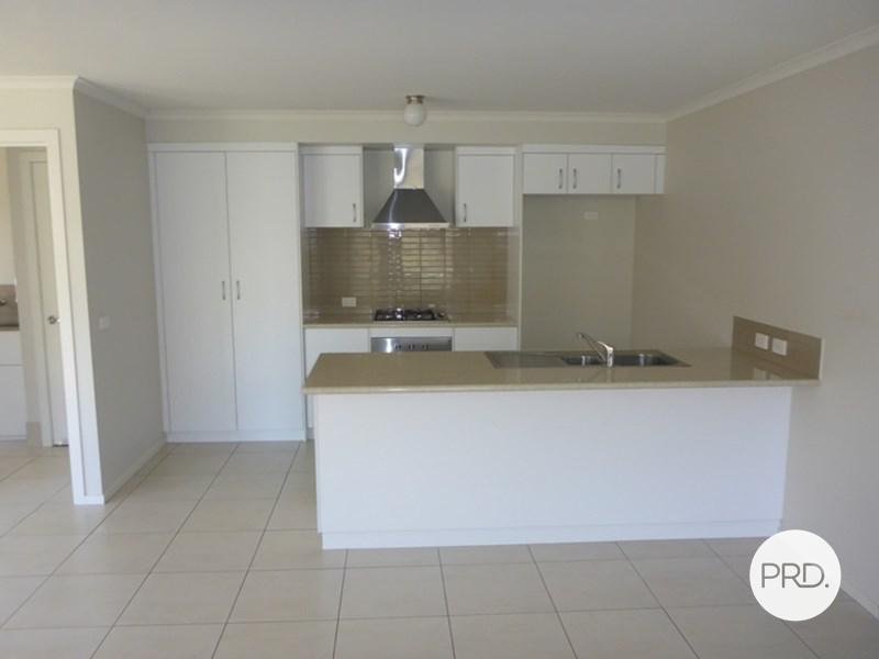 UNIT 2 29 NICOLA PL, LAVINGTON NSW 2641, 0 habitaciones, 0 baños, Townhouse