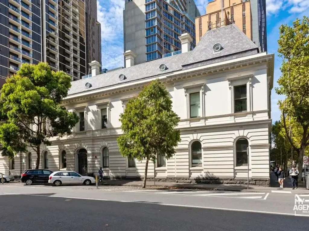 STUNNING APARTMENT IN AMAZING LOCATION