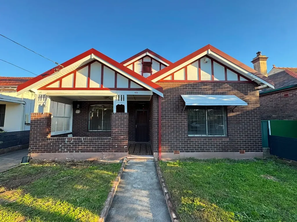 SPACIOUS & FRESHLY PAINTED THREE BEDROOM FAMILY HOME
