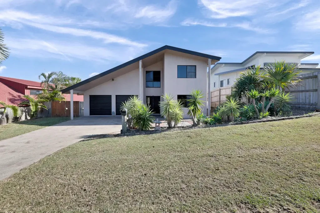 Rural View 5 Bedroom Elevated Family Living with Stunning Views