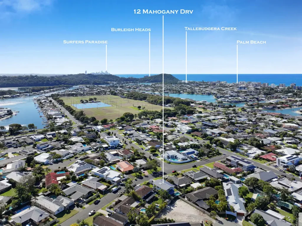 Palm Beach 4房  The Ultimate Palm Beach Family Entertainer with Pool, Side Access & Coastal Lifestyle on 631sqm