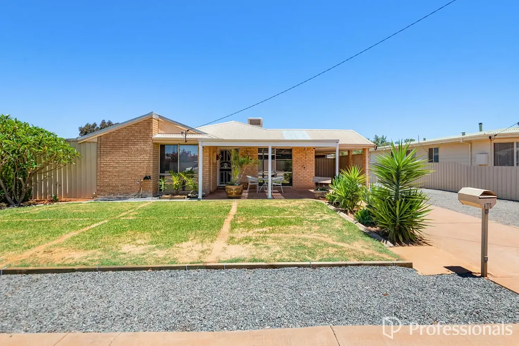 South Kalgoorlie 3 Slaapkamer Ready to Call Home - or Add to Your Portfolio!