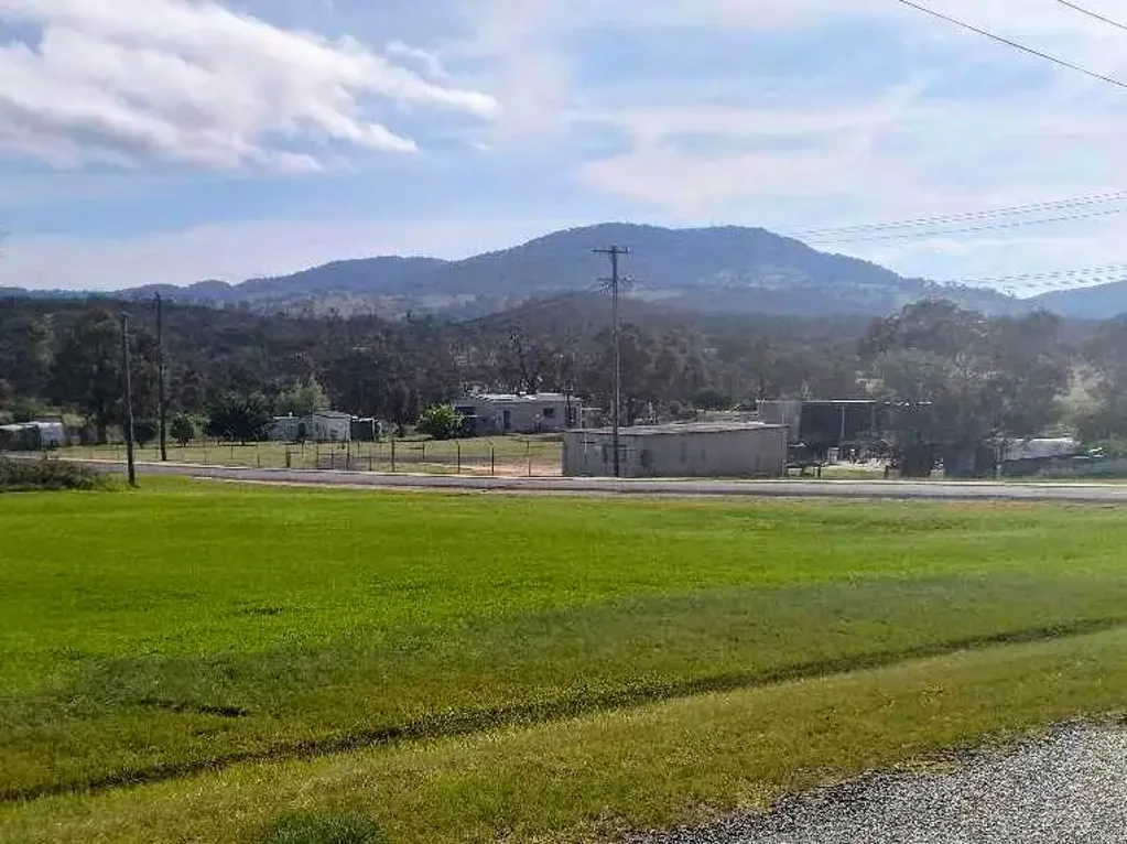 Tenterfield (Subdividable (STCA) 2016m2 Corner Block, Panoramic Views, Priced to Sell