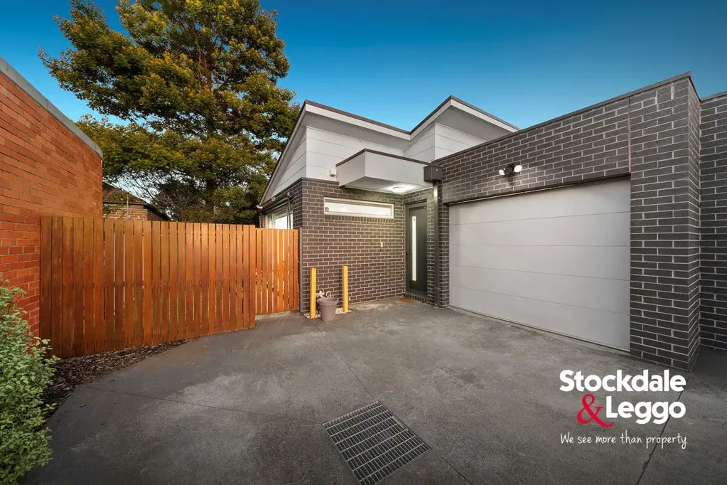 Glenroy 2 Bedroom Single Level Brilliance!
