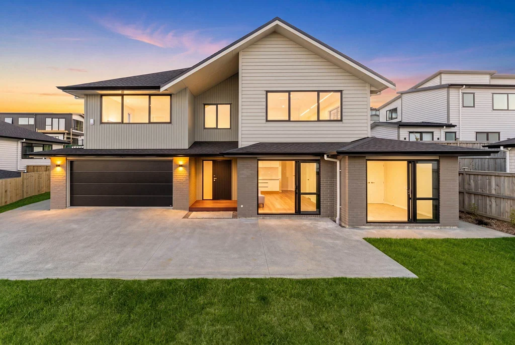 Swanson 7Zimmer Expansive Family Haven - Vendors Wants it SOLD!