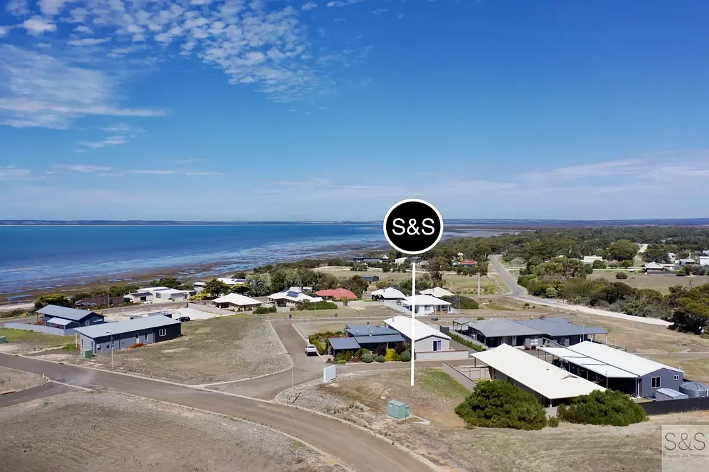 Kingscote Short walk to the foreshore!
