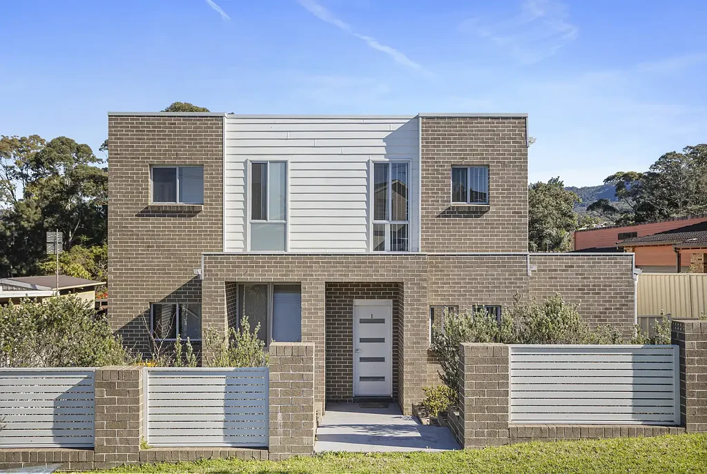 Modern Four-Bedroom Townhouse in Boutique Complex