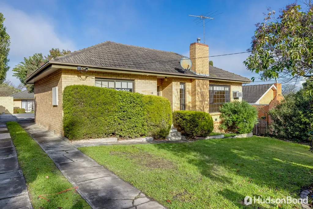 Family Home in Central Location!