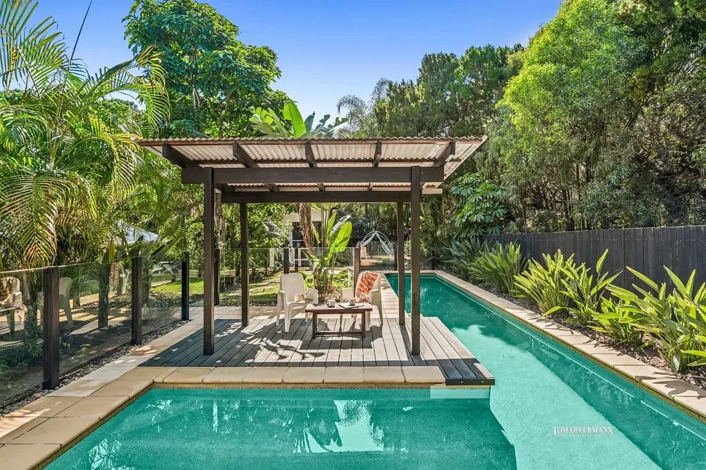 Marcus Beach 4ਬੈੱਡਰੂਮ Coastal Sanctuary, Just 350m to the Beach with Versatile Dual Living.