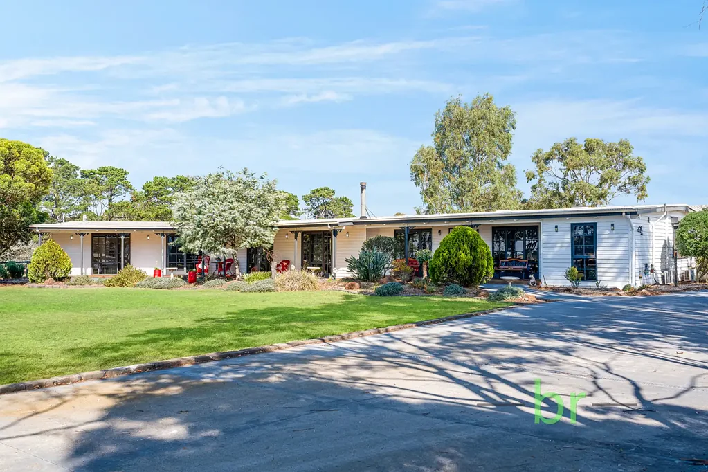 Lara 5 Slaapkamer ULTIMATE LIFESTYLE ENTERTAINER AT THE FOOT OF THE YOU YANGS - 5.2 ACRES OF PURE OPPORTUNITY