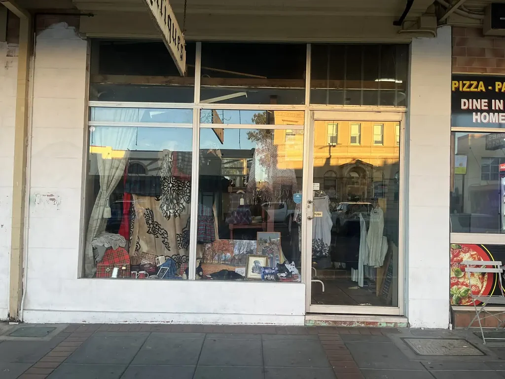 Retail Shop Prime Main Street Location