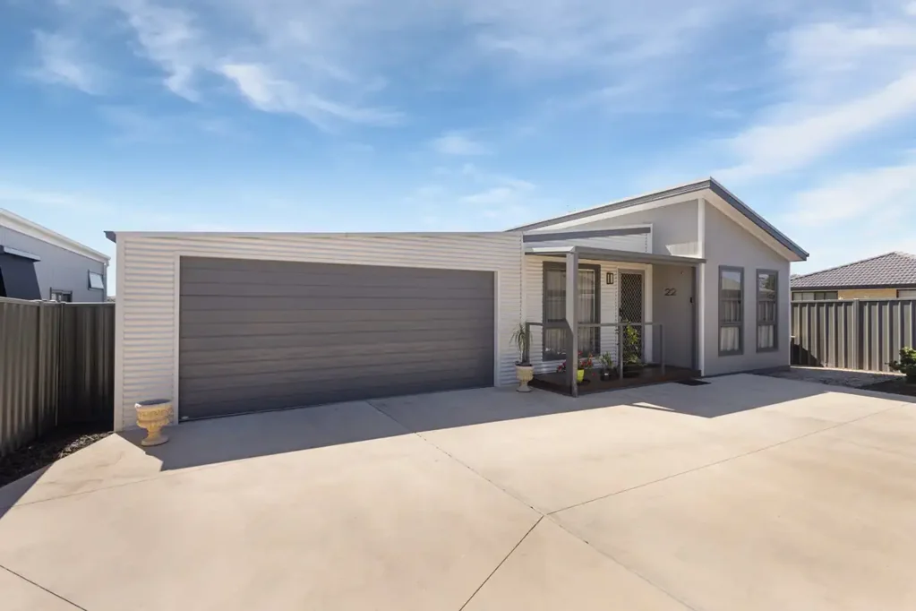 Huntly 2房  Elevated Lifestyle Living - Retire with Comfort
