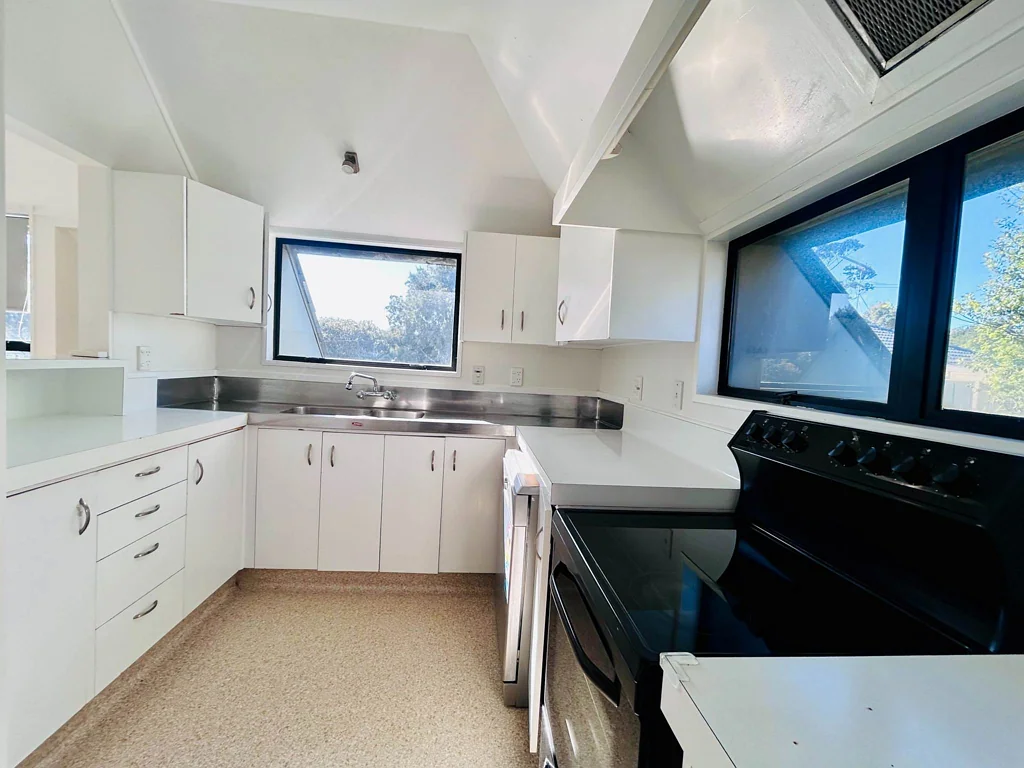 North-Facing 3-Bedroom Unit above the Abbotts ...