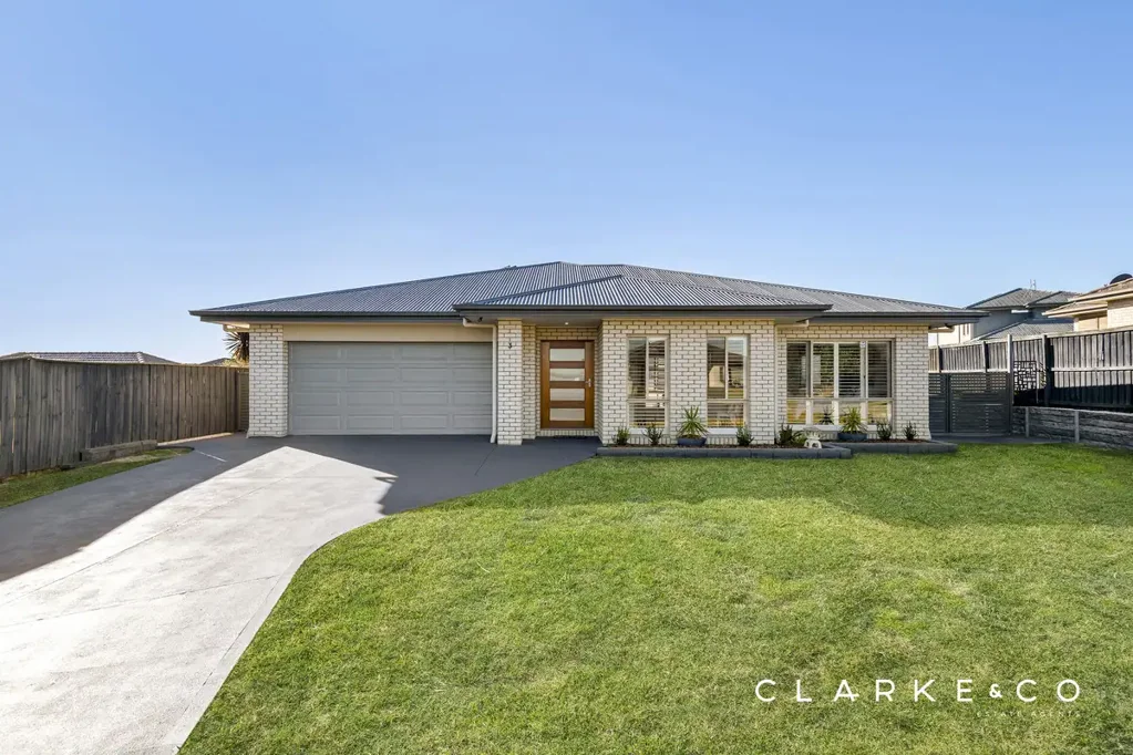 Gillieston Heights 4Moenga A LUXURIOUS FAMILY RETREAT WITH ROOM FOR ALL!