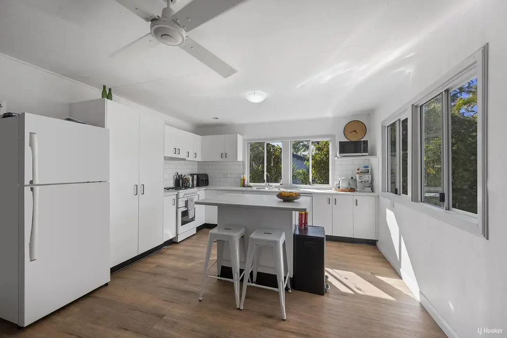 Railway Estate 3房  Close to a secret beach, the new stadium and Townsville city! You wont want to m
