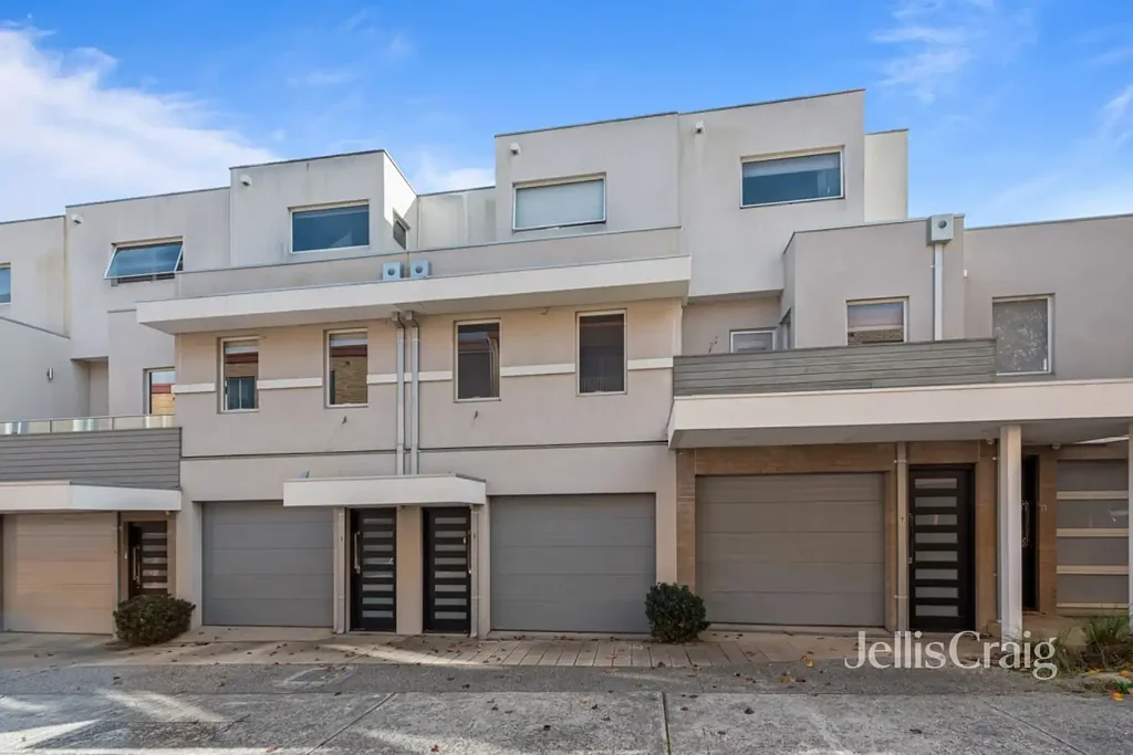 Tri-Level Town Home with flexible floorplan!
