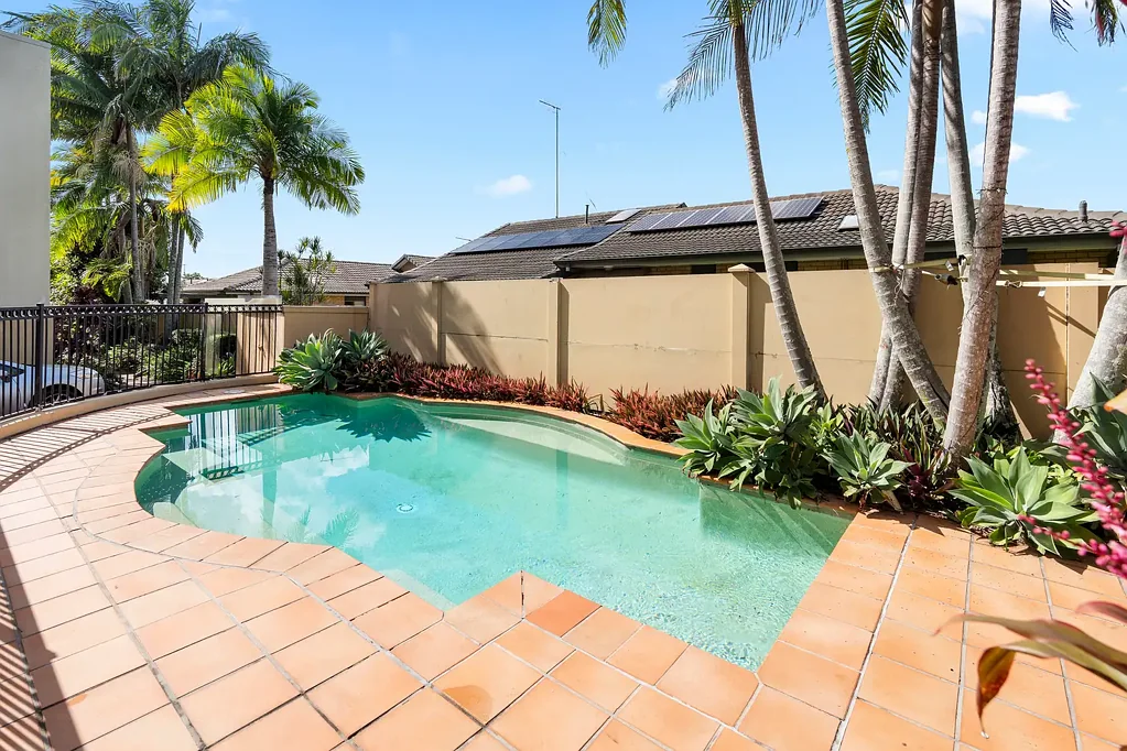 Upper Mount Gravatt 4Moenga Luxurious Apartment with private roof top!