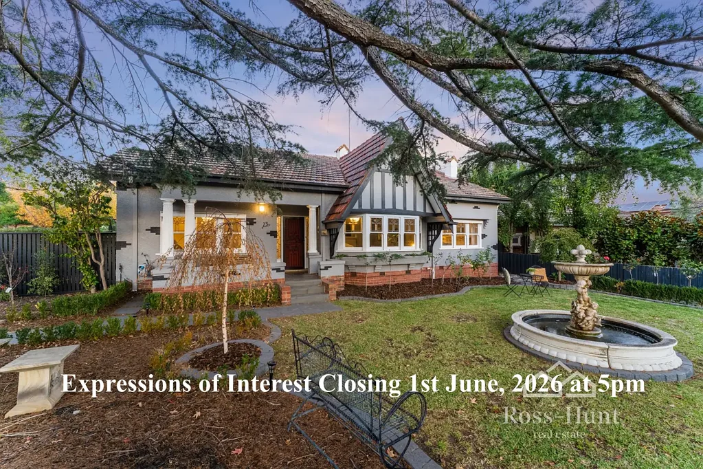 Surrey Hills 4房 尊贵转角地块 556sqm Art Deco风格 实心砖砌 精心翻新 定制橱柜 高天花板 开放式布局 美食厨房 豪华卫浴 精英学区 邻近村庄 *Expressions of Interest Closing 1st June at 5pm* Contemporary Luxury Meets Timeless Character