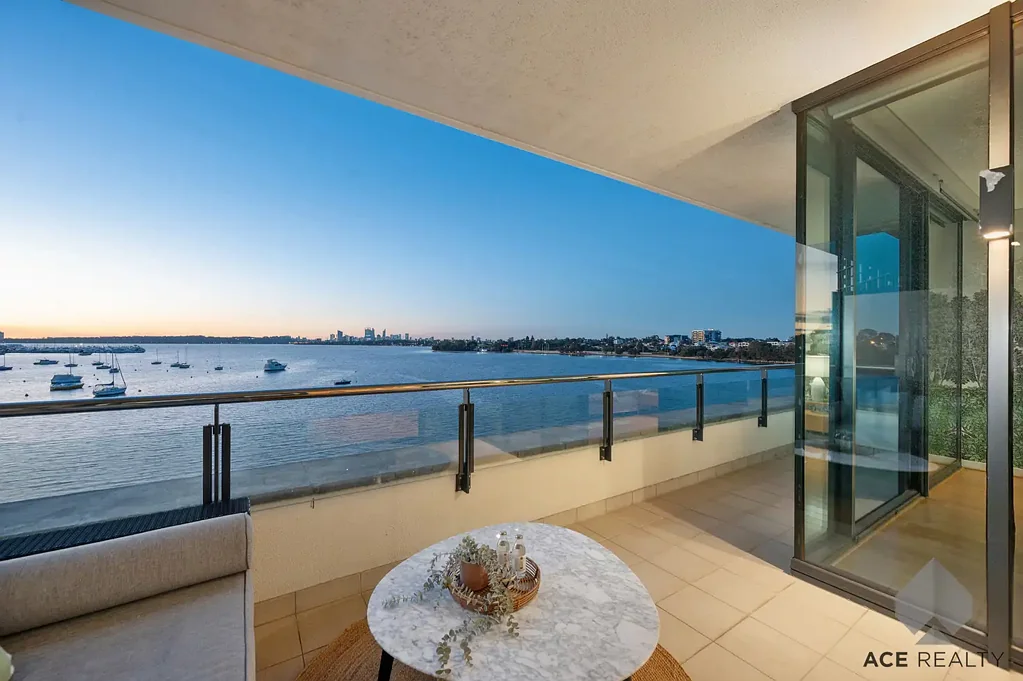 Applecross 1Moenga LUXURY RAFFLES WATERFRONT RESIDENCE